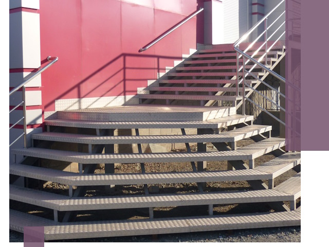 Лестницы для магазина в Зеленодольске — изготовление и монтаж