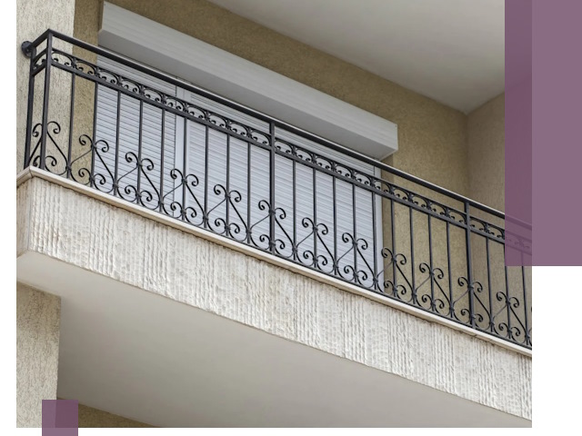 Балконные ограждения из металла и стекла в Зеленодольске для домов