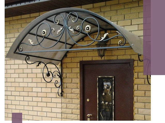 Изготовление козырьков из металла под ключ в Зеленодольске