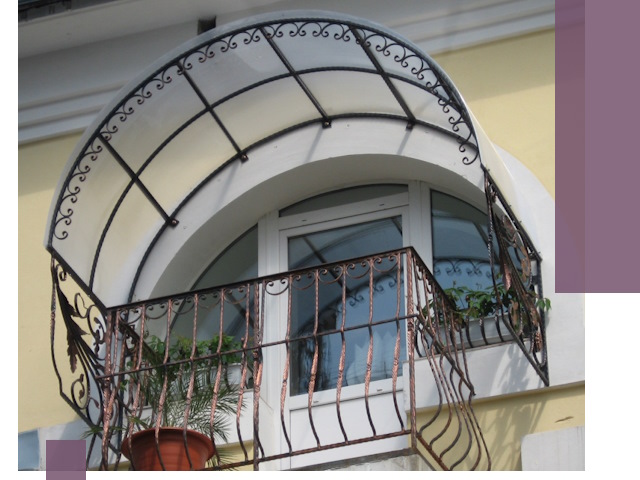 Козырьки над балконом в Зеленодольске — изготовление и монтаж